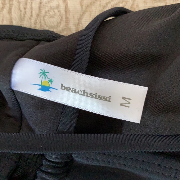 BEACHSISSI - Picture 5 of 6